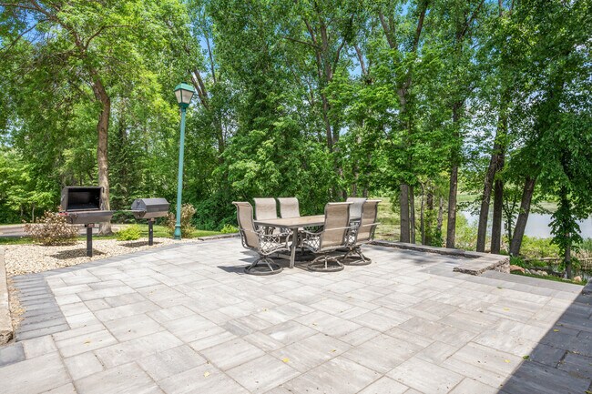 BBQ Patio on the Wetlands - Creekside Commons Apartments