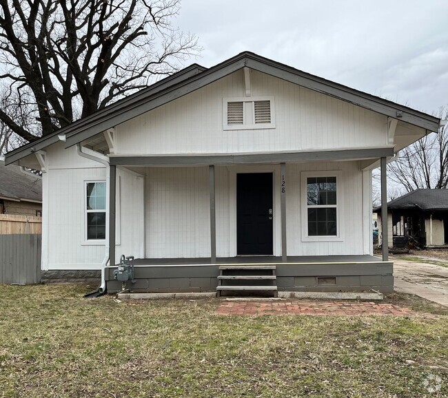 Building Photo - 3 bedroom 2 bath! Rental