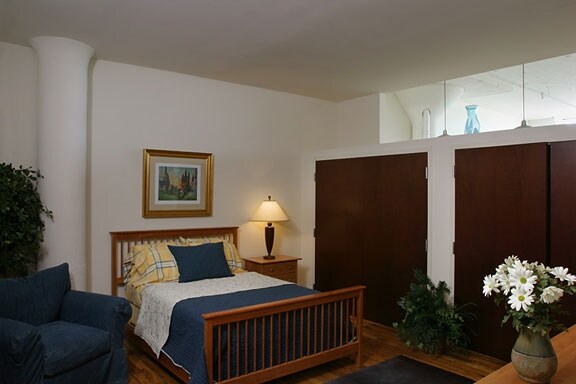 Building Photo - 305 Dutton