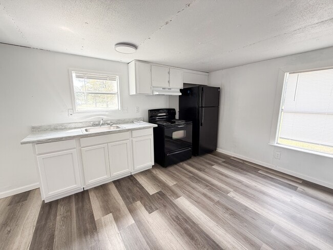 Photo - 1594 Dixon Rd