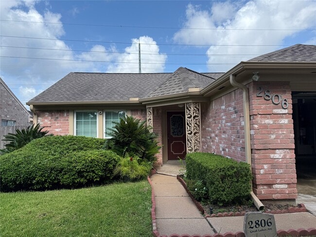 Building Photo - 2806 Great Lakes Ave