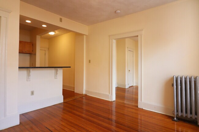 Photo - 112 Queensberry St Apartments Unit 16