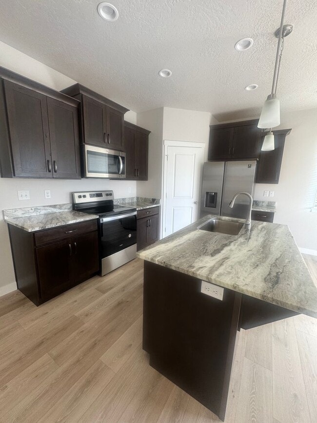 Photo - 759 N Hilltop Dr
