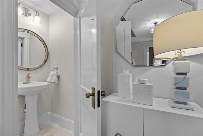 Photo - 68 1/2 Roseneath Ave