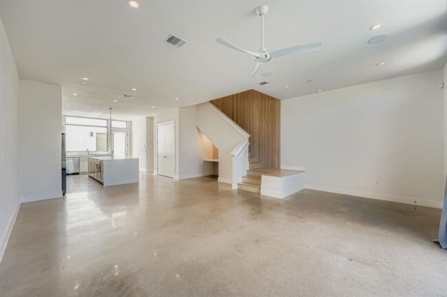 Photo - 2513 Philomena St