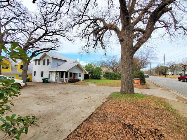 2223 N Locust St