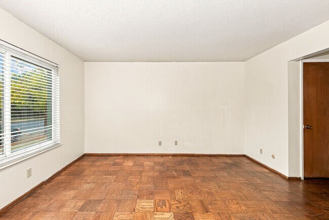 2727 McGee Ave Unidad 2729 McGee Ave