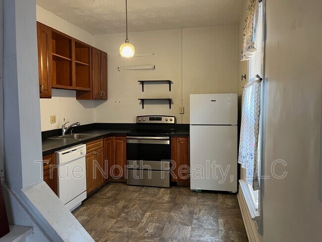 Photo - 41 1/2 E. Russell Street
