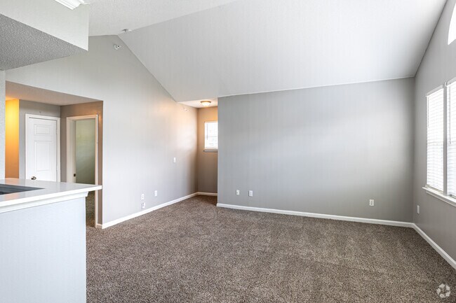 2BR, 1BA - 918SF