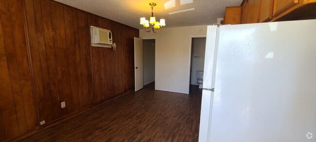 Building Photo - Efficiency Apartment in Huntsville Unit G