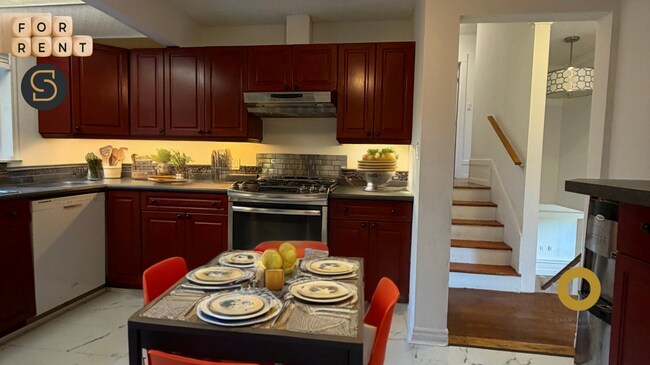 Photo - 4059 Liverpool St