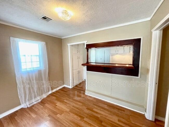 Photo - 2714 Windsor Ave