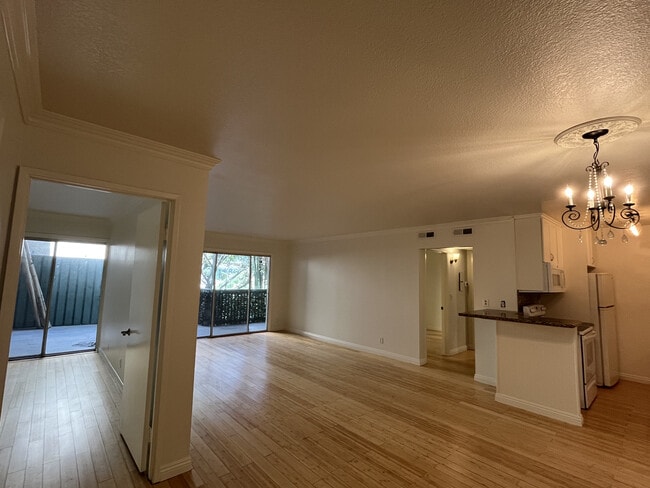 Photo - 552 N Bellflower Blvd Unidad 111