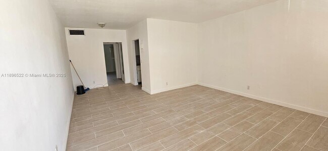 Photo - 230 SW 11th Ave Unit 14