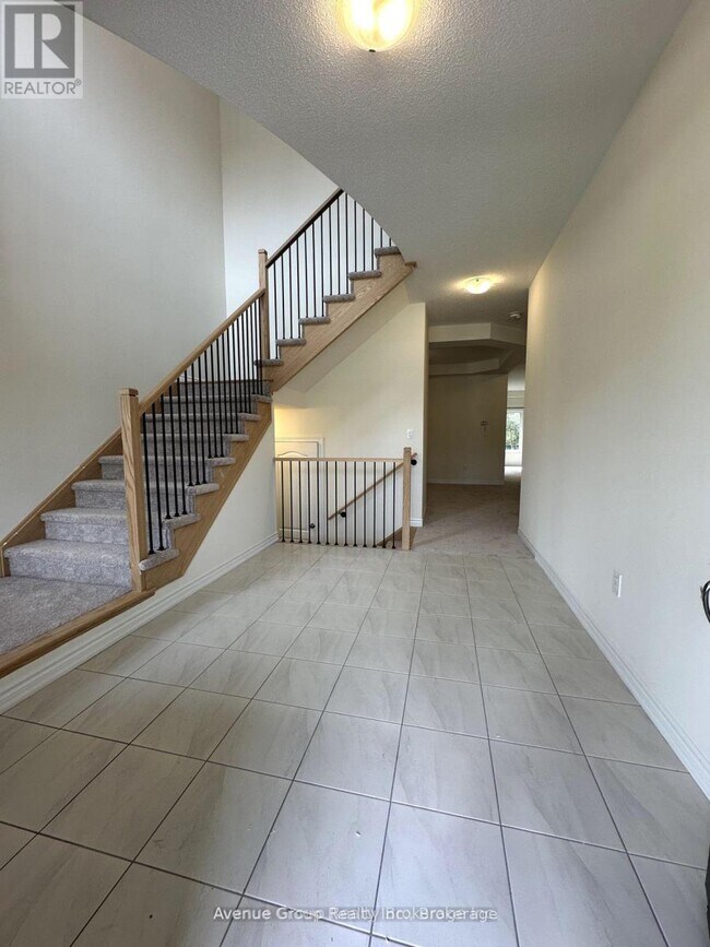 Photo - 110 N Gdn Blvd