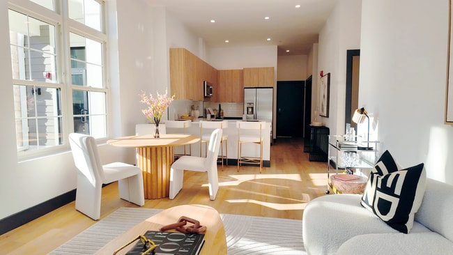 Building Photo - Lexington on Broadway