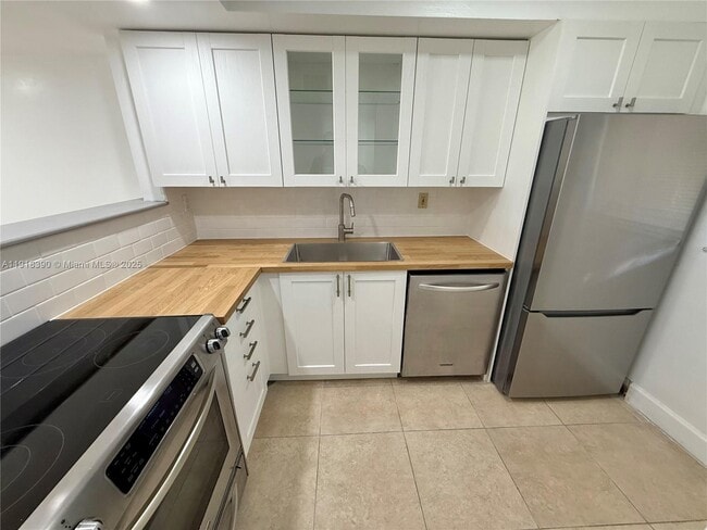 Photo - 4600 SW 67th Ave