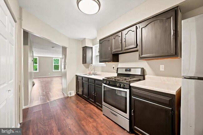 Photo - 4815 Fairmount Ave