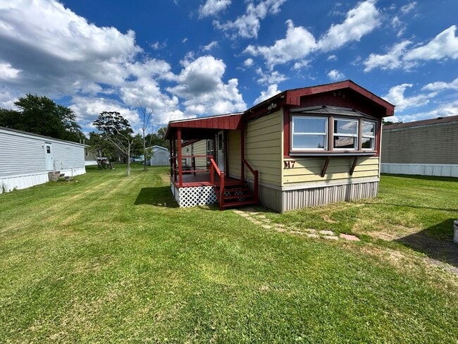 Building Photo - Thompsons Manor MHC