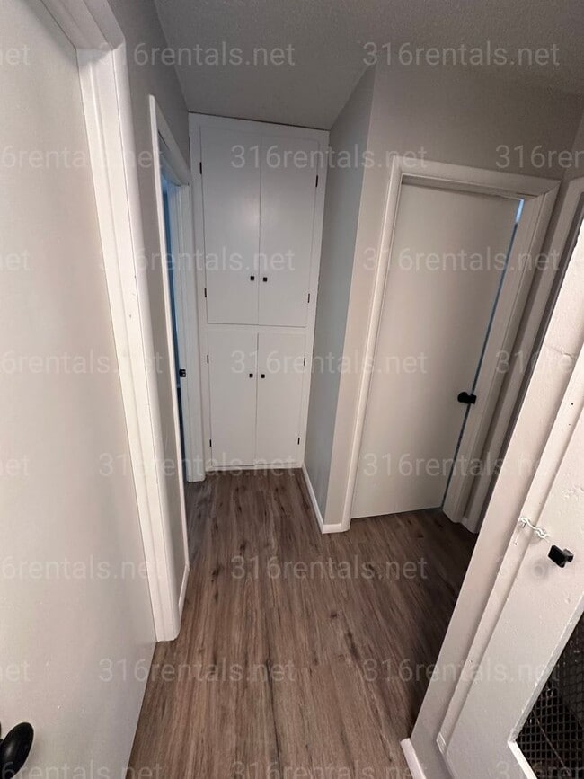 Photo - $1050 - 3 bedroom / 1 bathroom - Beautiful...