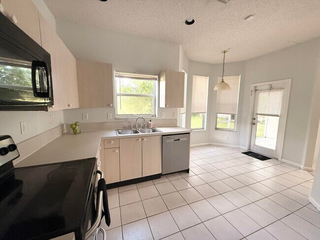 Photo - 12077 Pointe Cir