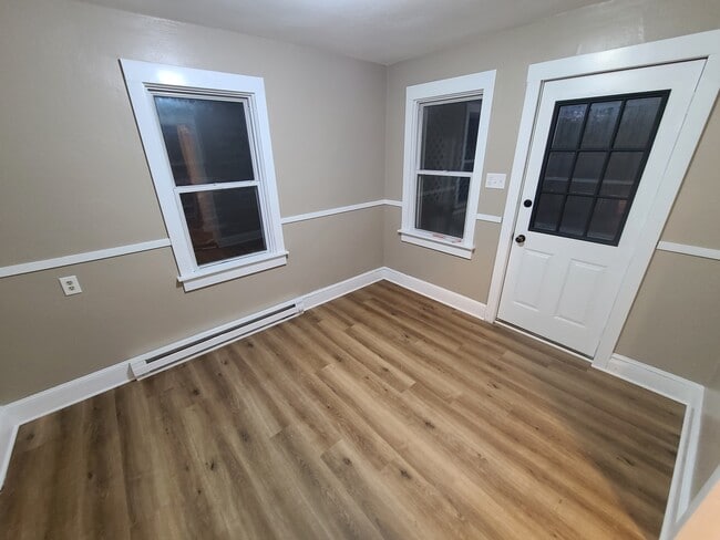 Photo - 130 Woodlawn Ave Unit Front