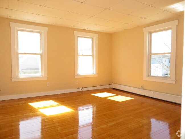 Building Photo - 123 Endicott St Unit #2 Rental