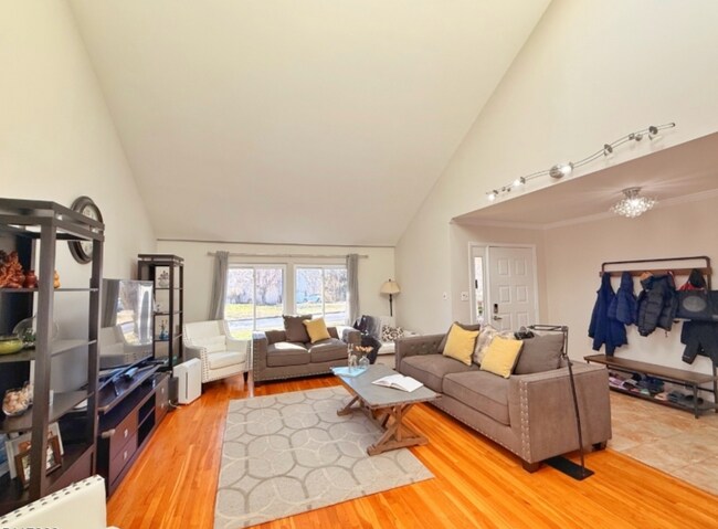 Photo - 592 Cabot Hill Rd