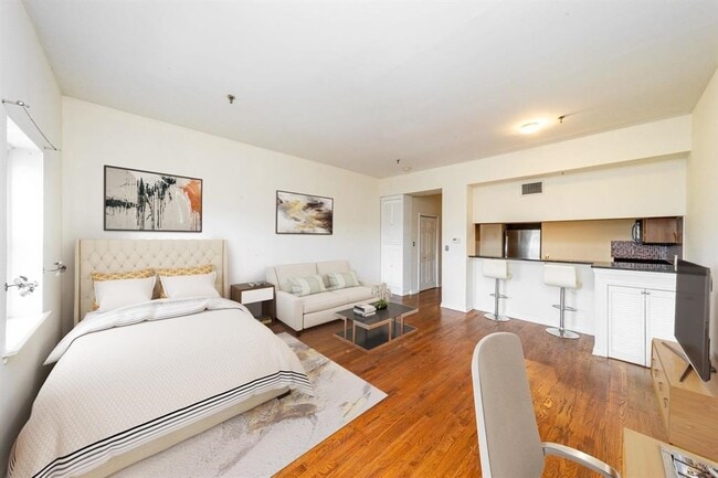 Building Photo - 227 Christopher Columbus Dr Unit 315 Rental