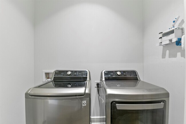 Photo - 4521 San Felipe St Unidad 2204