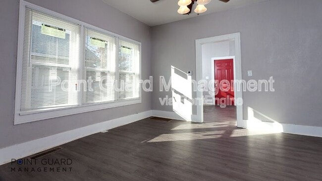 Photo - 635 S Sycamore St
