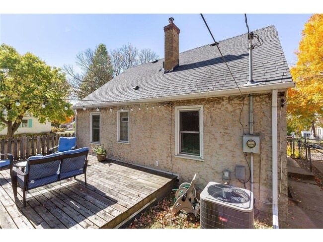 Photo - 3401 Buchanan St NE