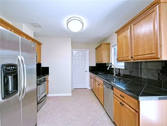 Cocina - 1806 Wallin Loop