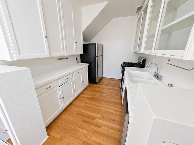 1200 N Gardner St Unit 6