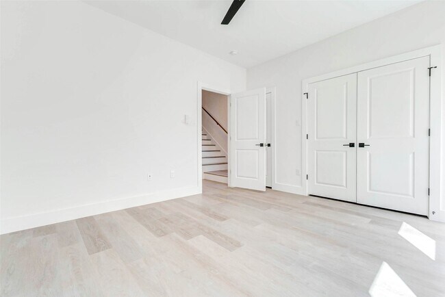 Building Photo - 5640 Dolores St