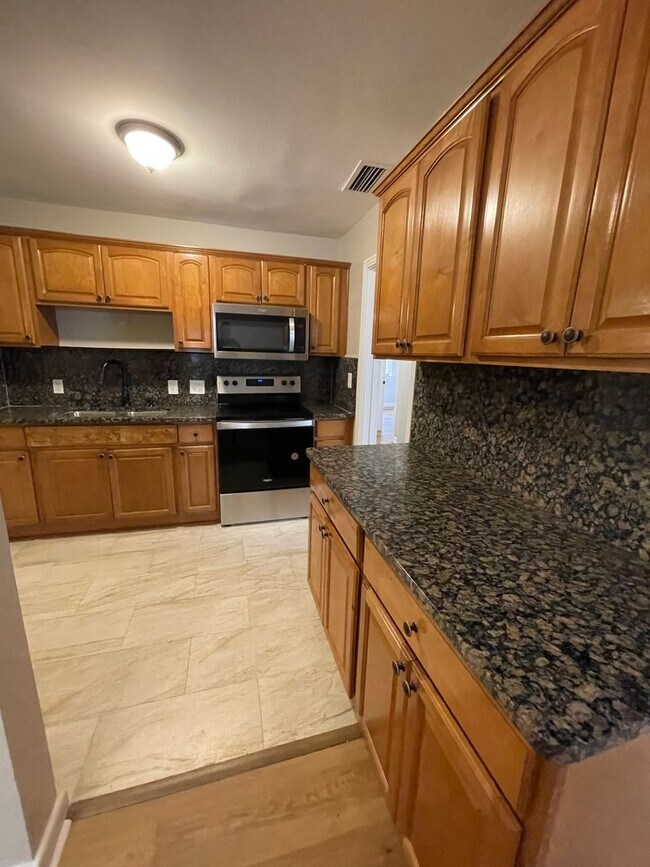 Photo - **4/2 Single Family home Available Now!!**