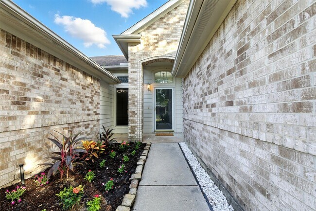 Photo - 2119 Hannover Way