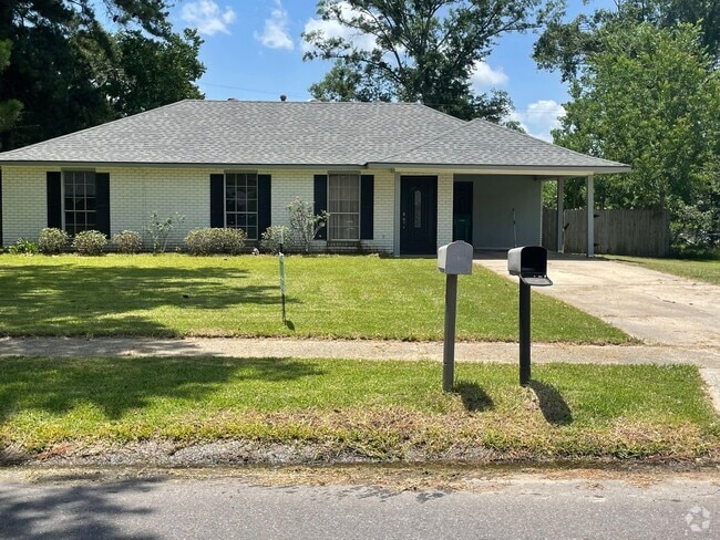 Building Photo - CHARMING 3-BEDROOM HOME FOR RENT IN ZACHAR...