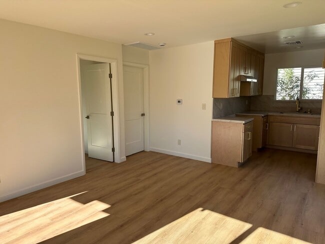 Photo - Florence 135-137 Unit 137