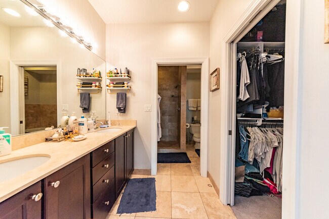 Photo - 1402 W Grand Ave