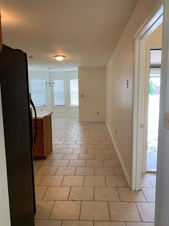 Photo - 3Bed/2Bath Home/Corner Lot/2 Car Garage an...