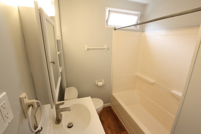 Photo - 539 Baldwin St