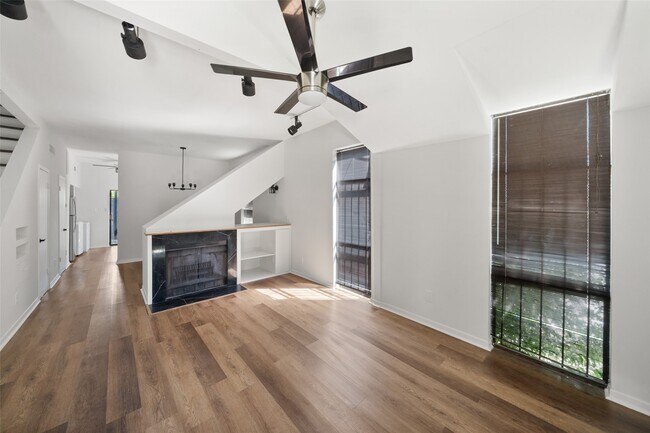 Photo - 518 Hawthorne St Unit 1