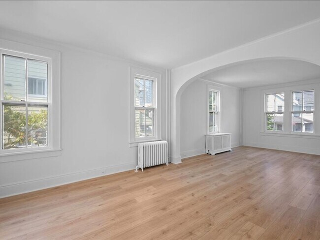 Photo - Spacious Pet Friendly 4 Bedroom Rental in ...