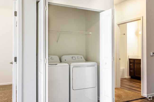 1BR, 1BA - 670SF