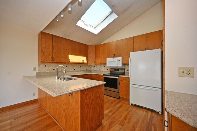 Photo - 202 Lac La Belle Dr