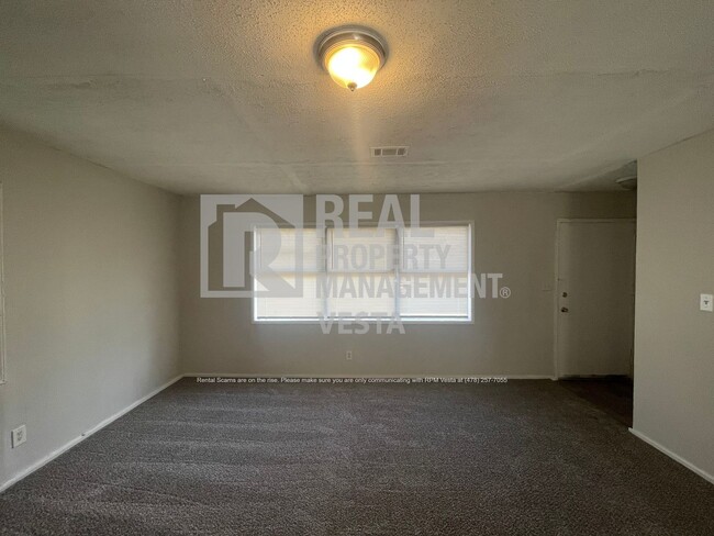 Photo - 1586 Hurley Cir