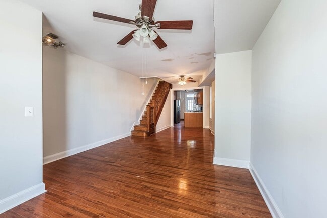 Photo - 215 W 27th St