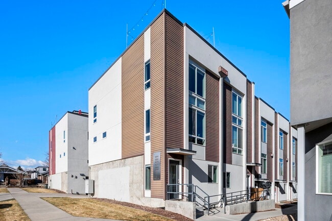 Building Photo - 1551 W 43rd Ave