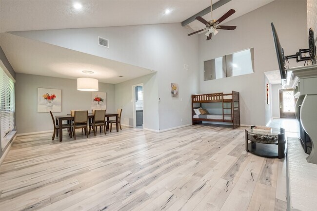 Photo - 1723 Rock Fence Dr